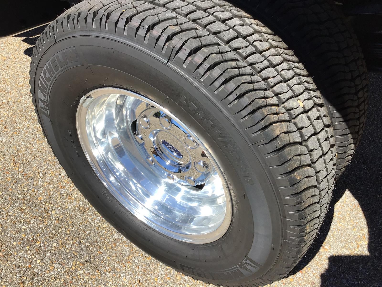 2027 Ford F-350 Super Duty Platinum