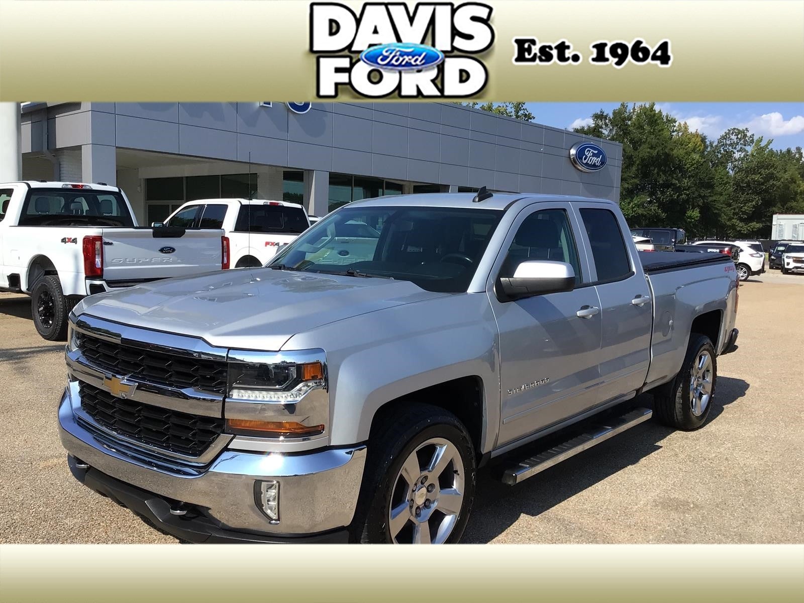 2018 Chevrolet Silverado 1500 4WD DOUBLE CAB 143.5 LT