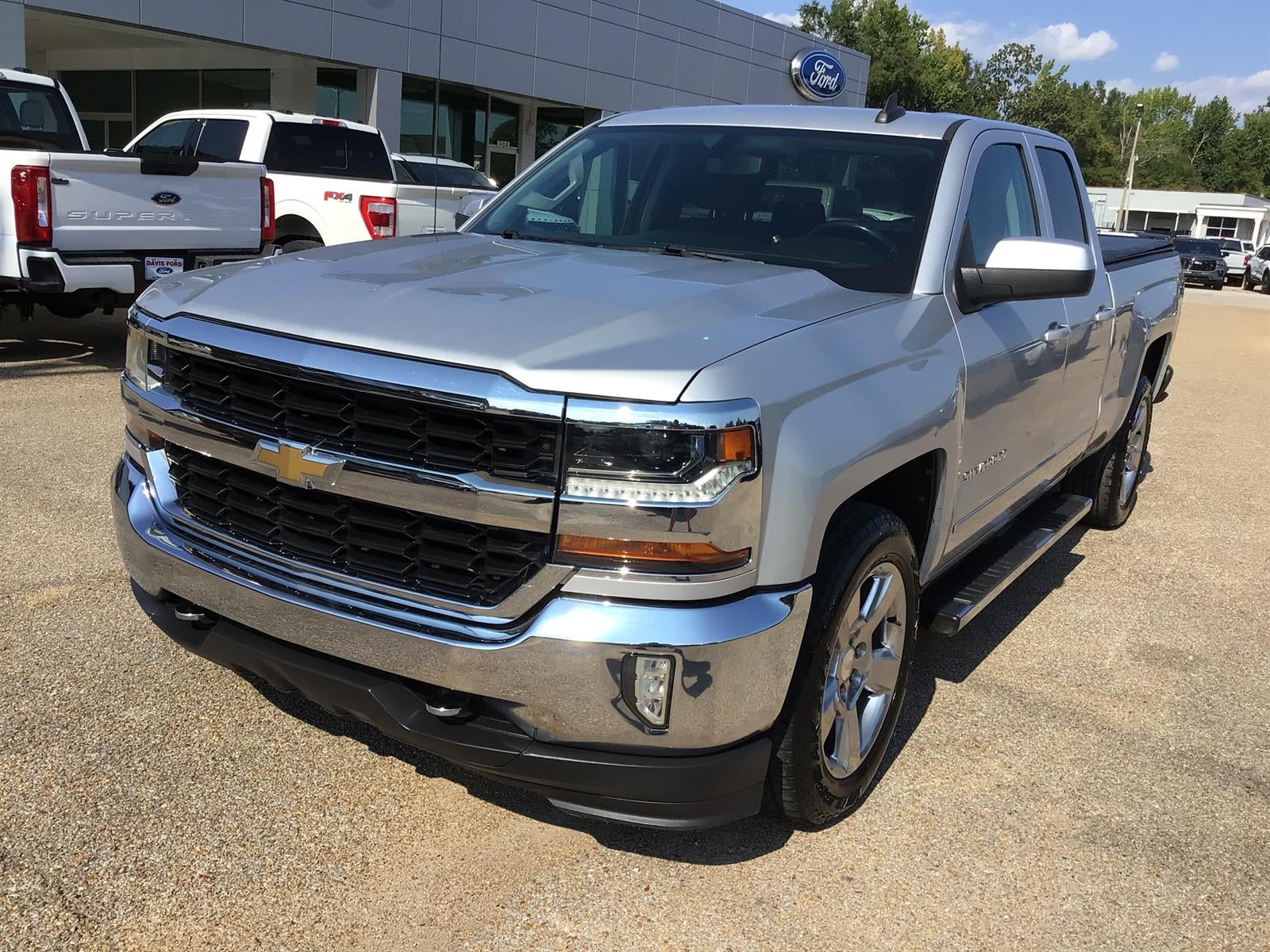 2018 Chevrolet Silverado 1500 4WD DOUBLE CAB 143.5 LT