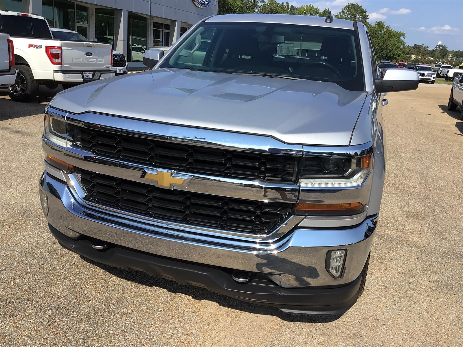 2018 Chevrolet Silverado 1500 4WD DOUBLE CAB 143.5 LT