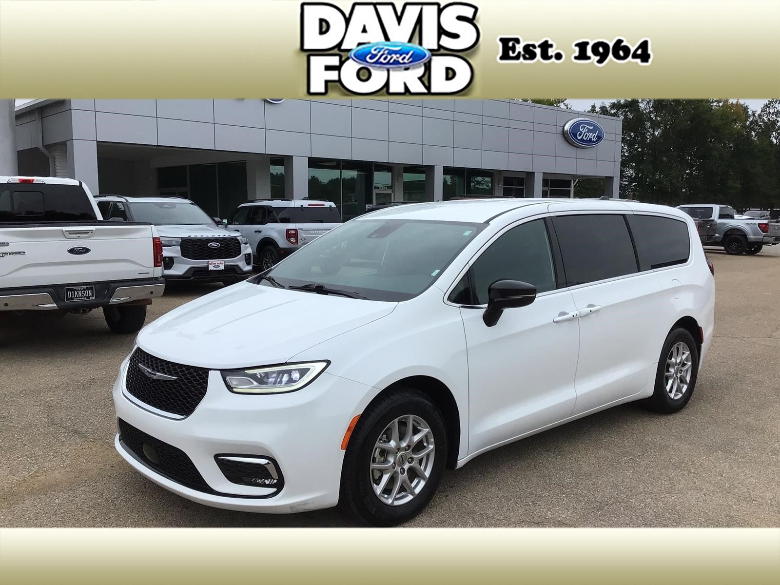 2025 Chrysler Pacifica Select