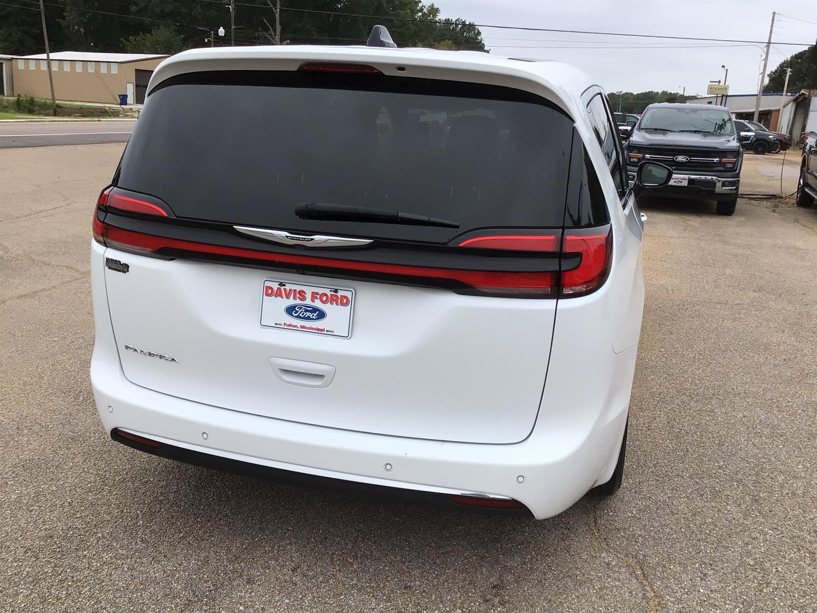 2025 Chrysler Pacifica Select