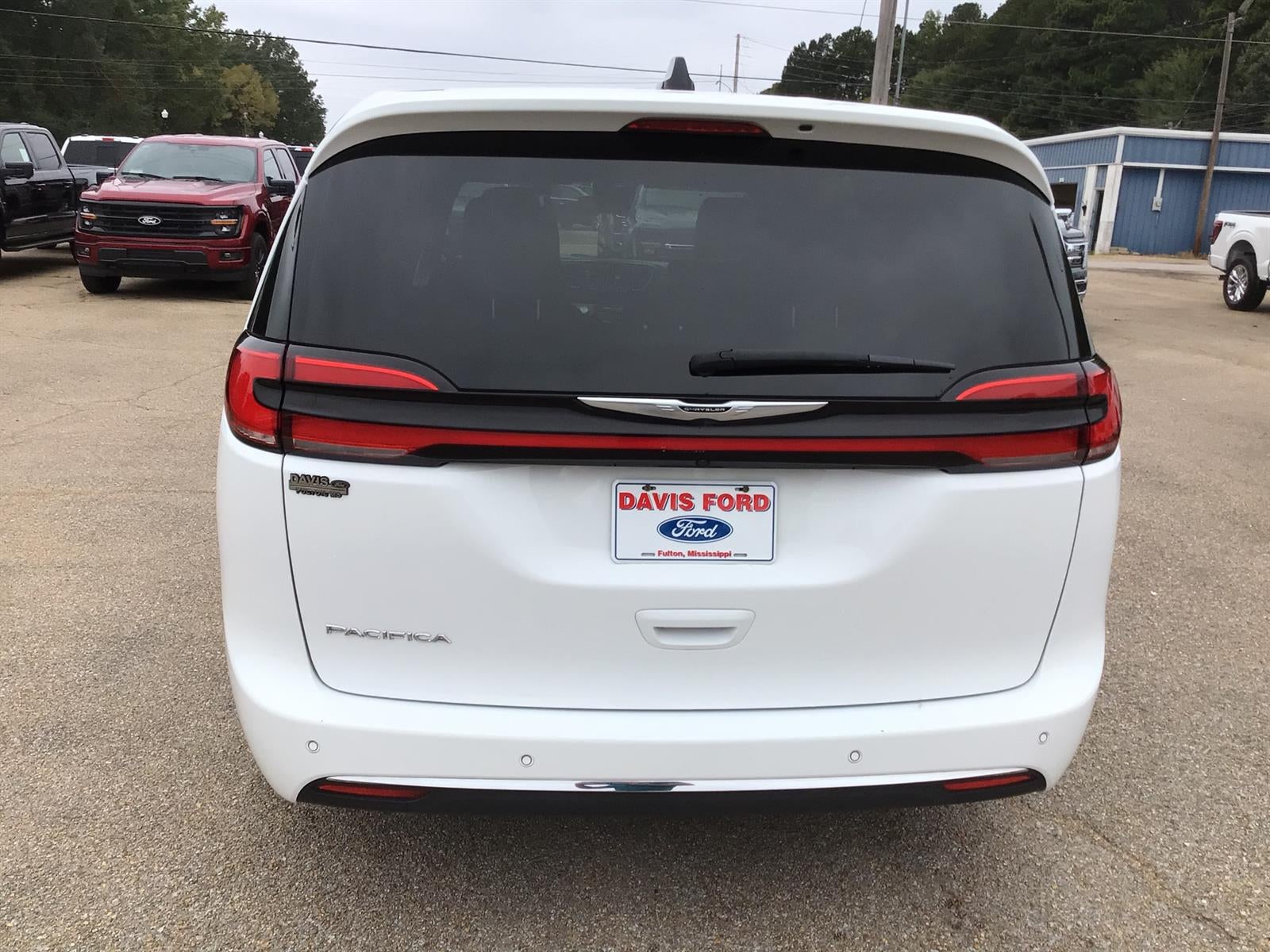 2025 Chrysler Pacifica Select