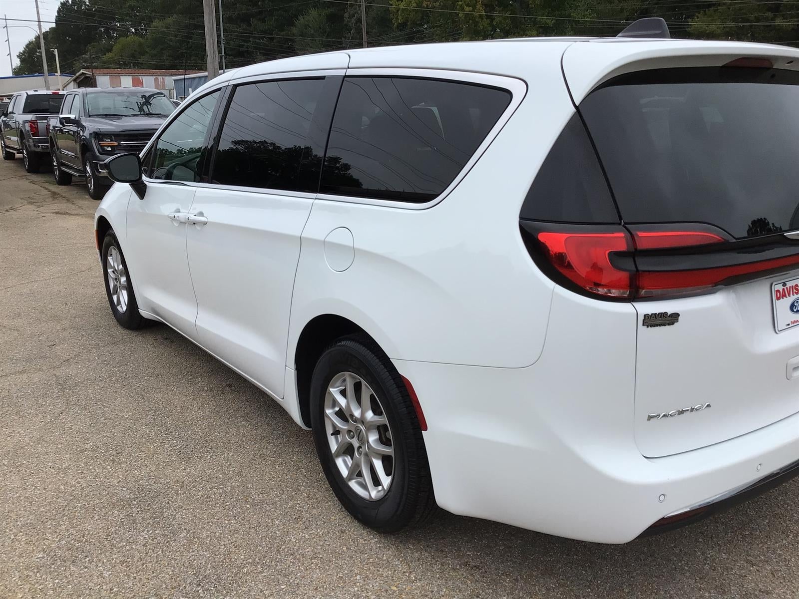 2025 Chrysler Pacifica Select
