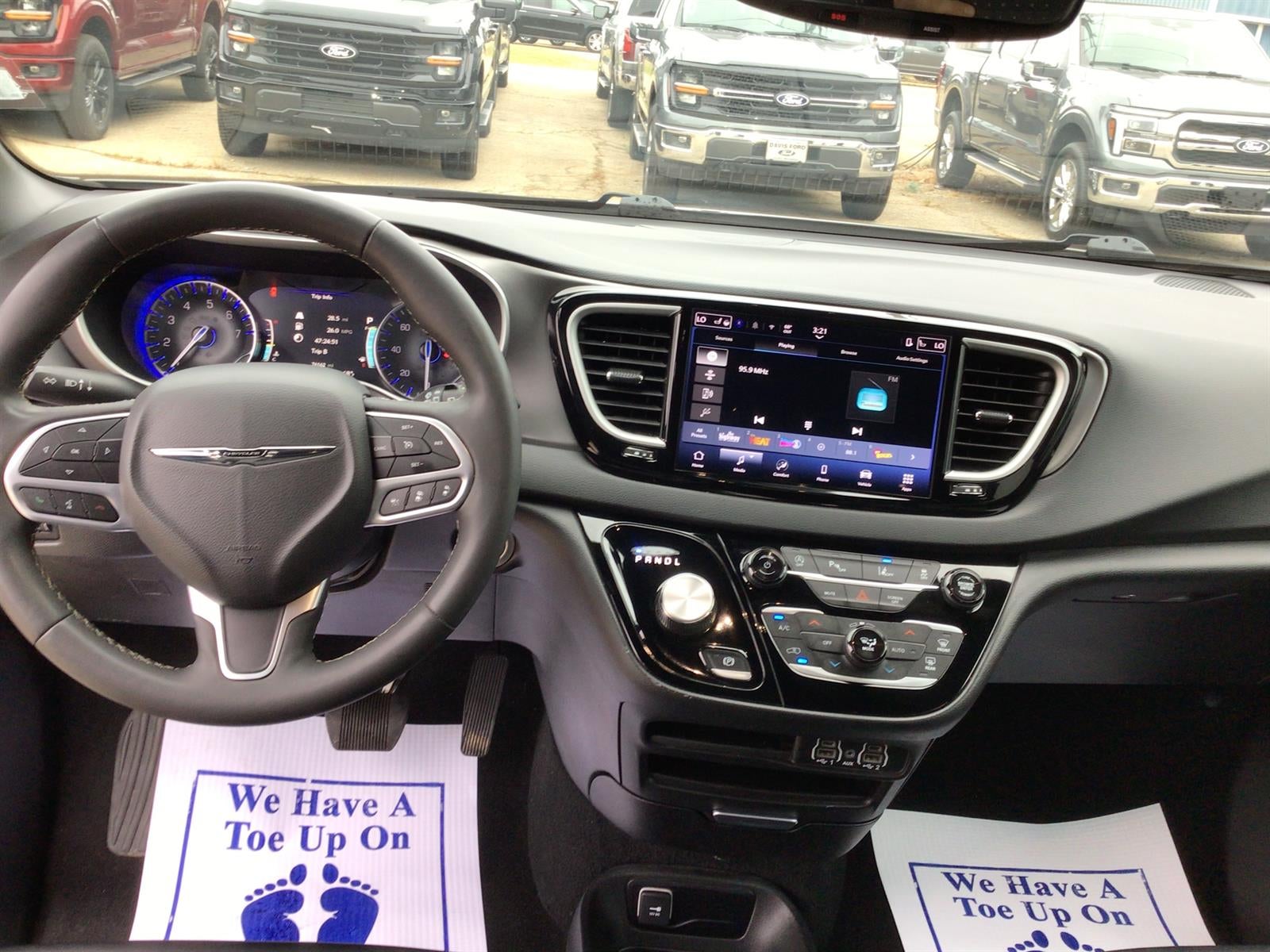 2025 Chrysler Pacifica Select