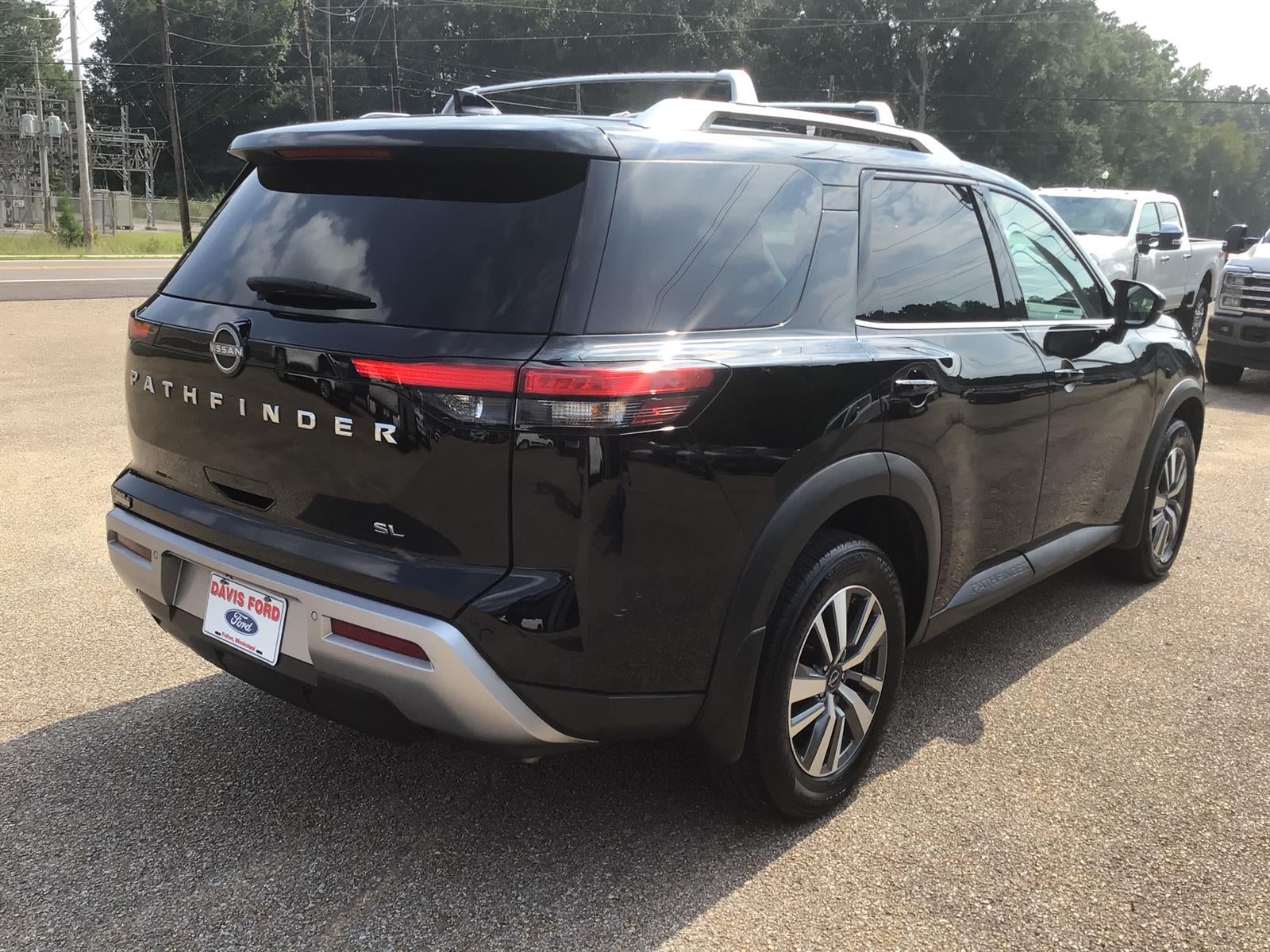 2024 Nissan Pathfinder SL