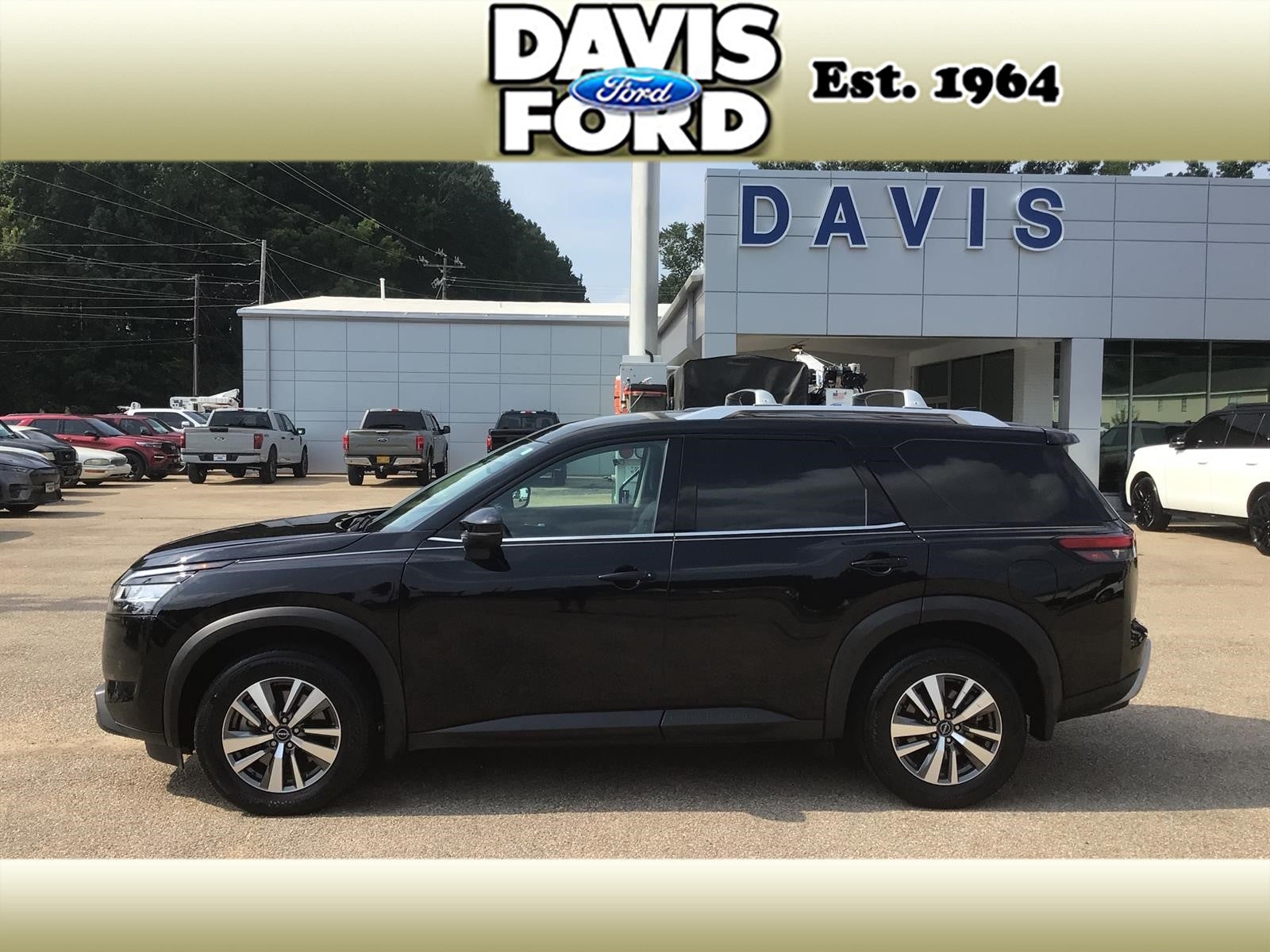 2024 Nissan Pathfinder SL