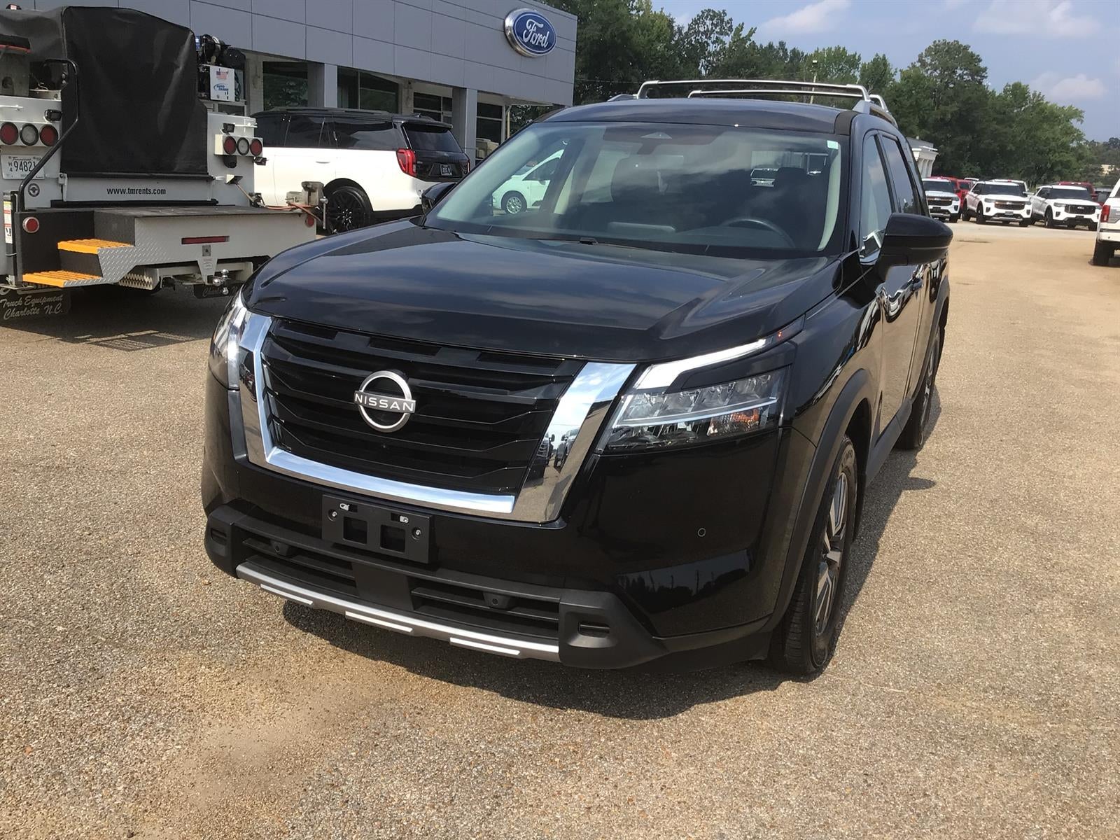 2024 Nissan Pathfinder SL