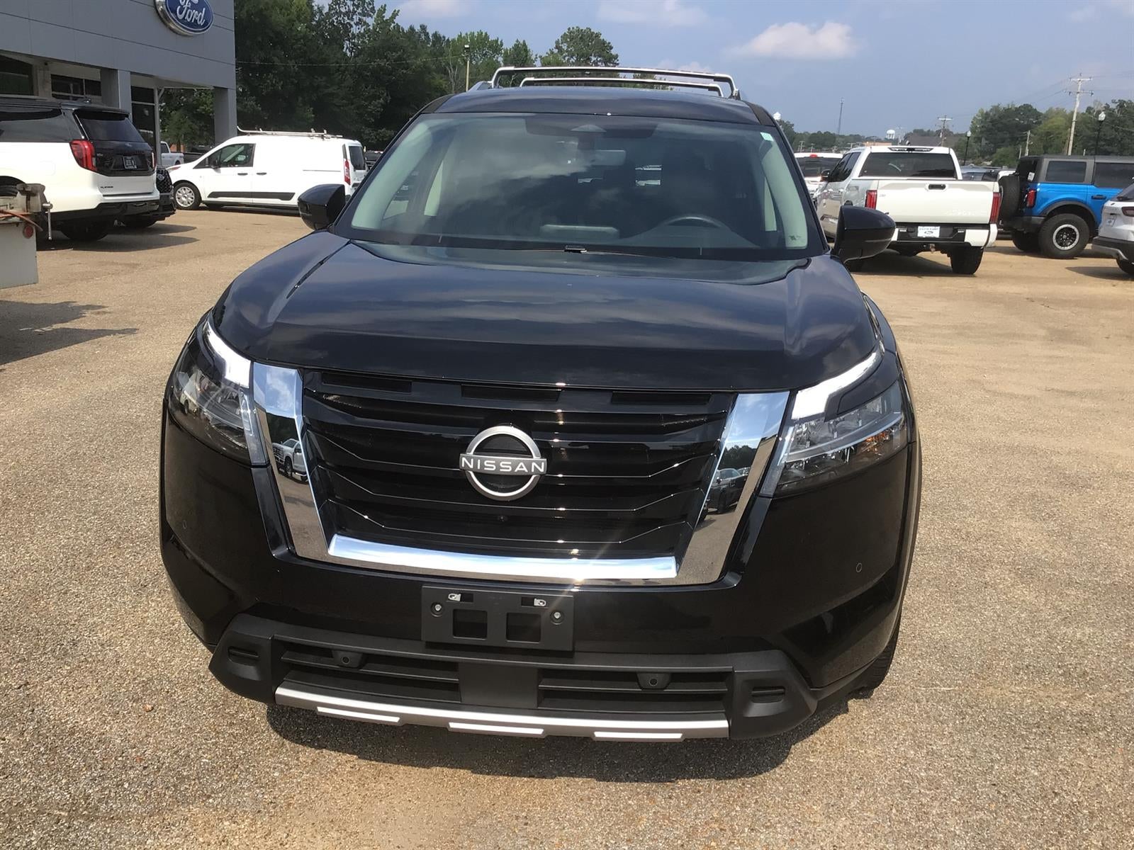 2024 Nissan Pathfinder SL