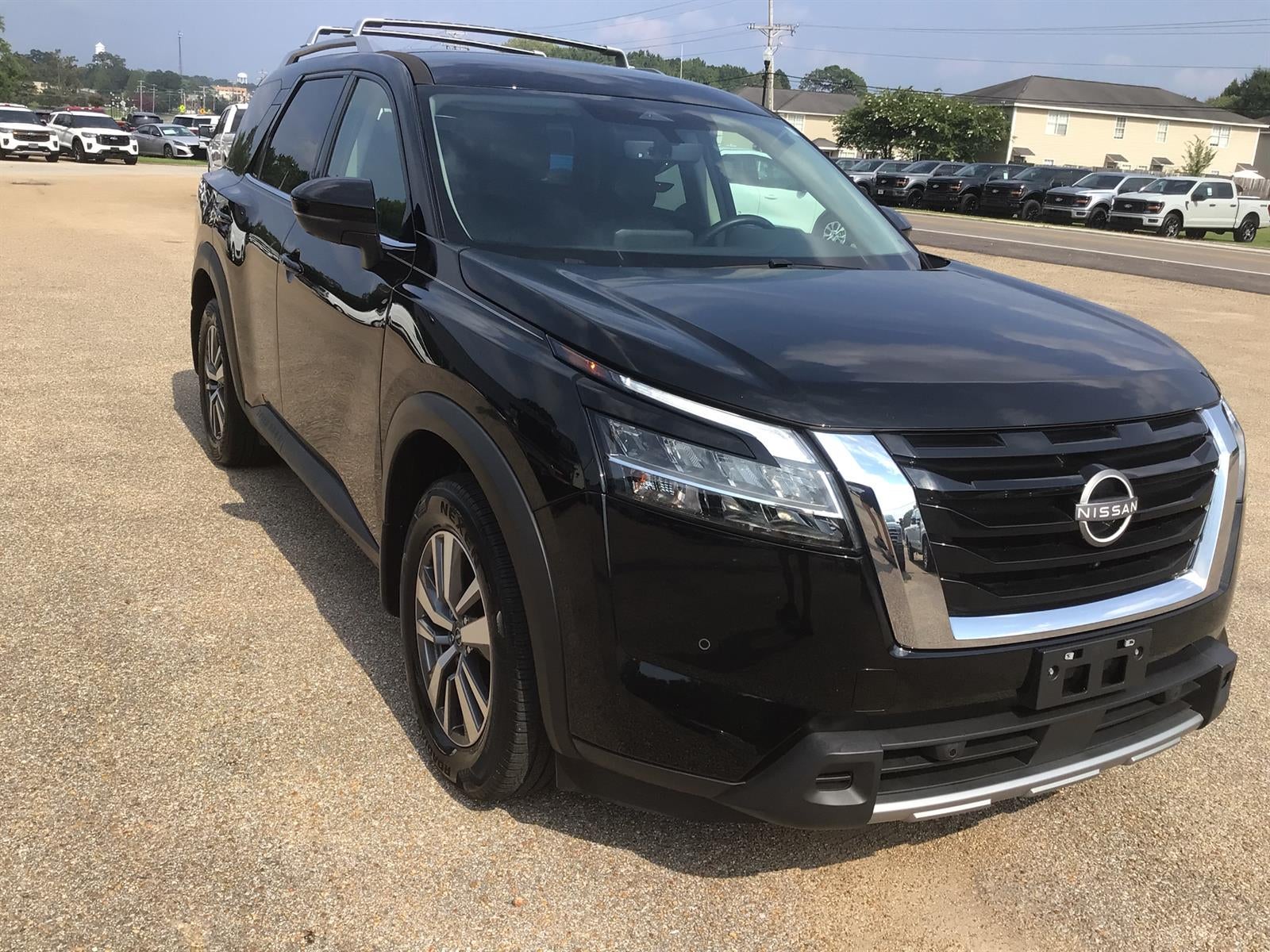 2024 Nissan Pathfinder SL